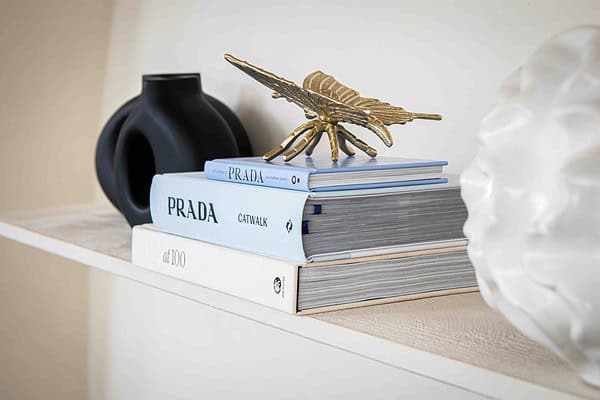Prada Buch Deko