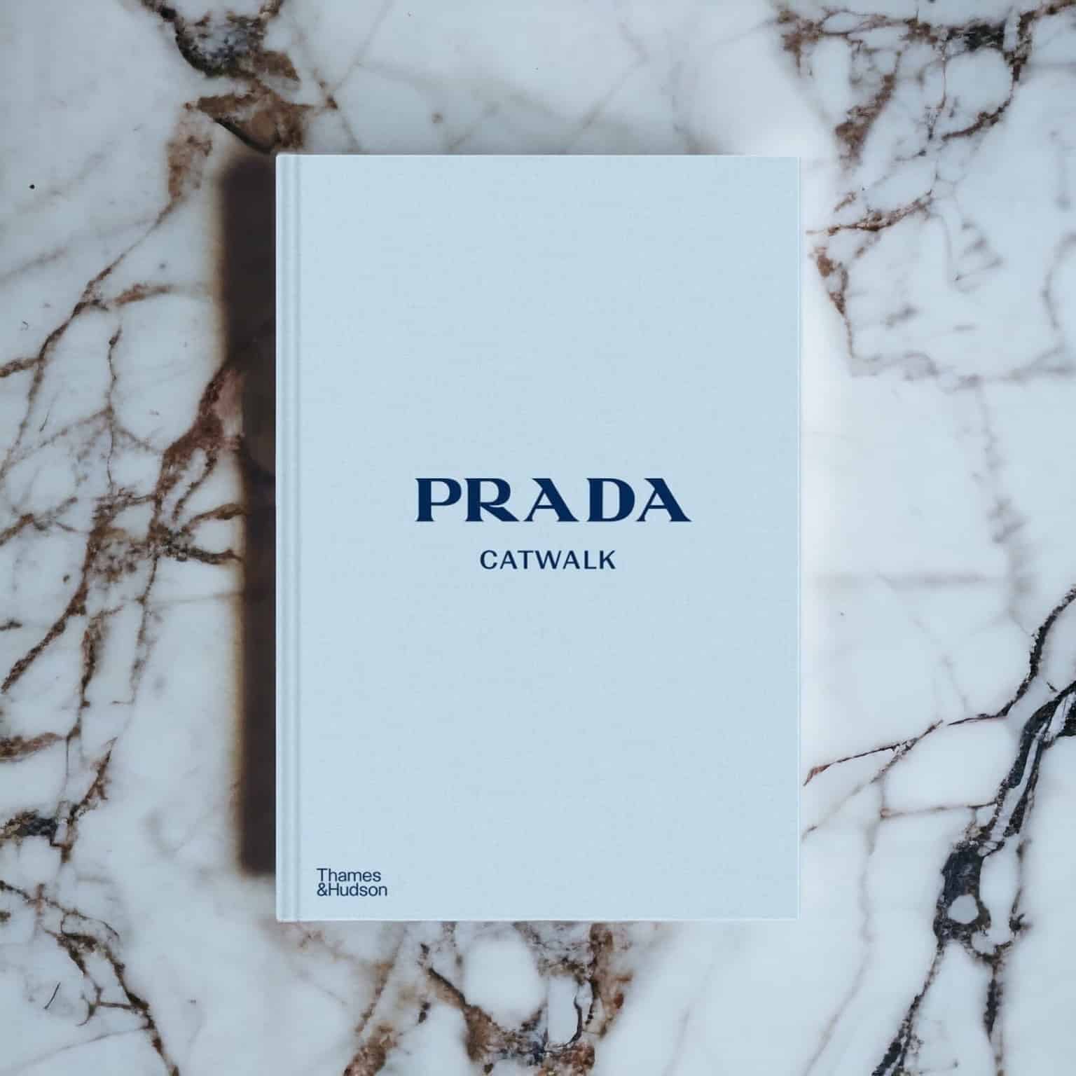Prada Buch Deko
